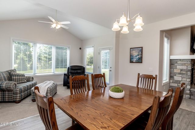 5836 Walnut Springs Boulevard, Sylvania, OH 43560