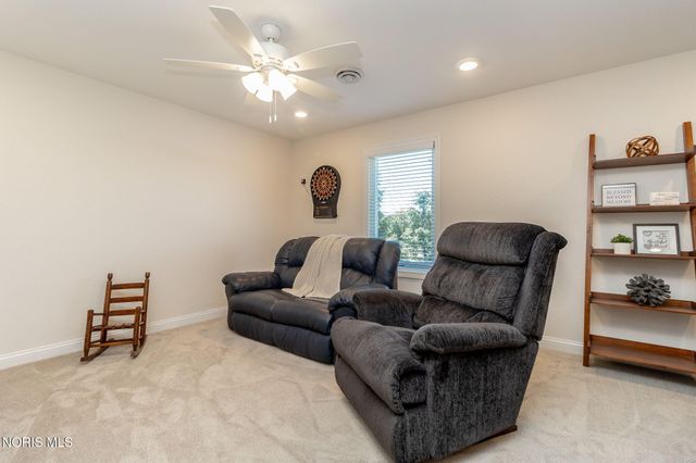 5836 Walnut Springs Boulevard, Sylvania, OH 43560