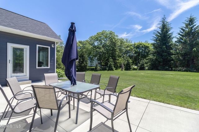 5836 Walnut Springs Boulevard, Sylvania, OH 43560