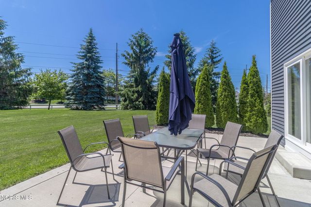 5836 Walnut Springs Boulevard, Sylvania, OH 43560