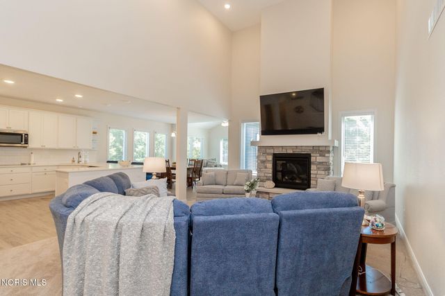 5836 Walnut Springs Boulevard, Sylvania, OH 43560