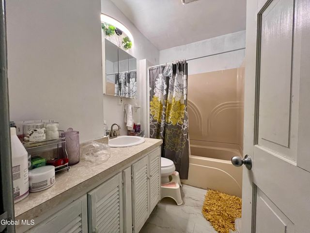 18.5 Dudley Heights, Albany, NY 12210