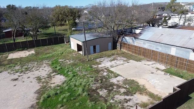 1R S MAIN Street, Ferris, TX 75125