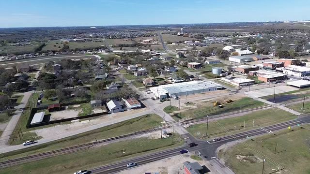 1R S MAIN Street, Ferris, TX 75125