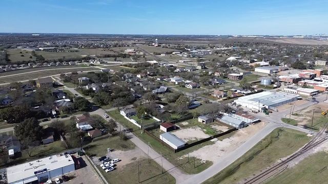 1R S MAIN Street, Ferris, TX 75125