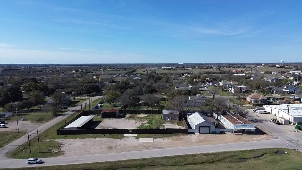 1R S MAIN Street, Ferris, TX 75125