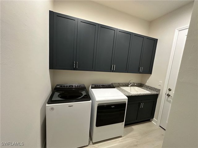 7255 Saona CT, Naples, FL 34113