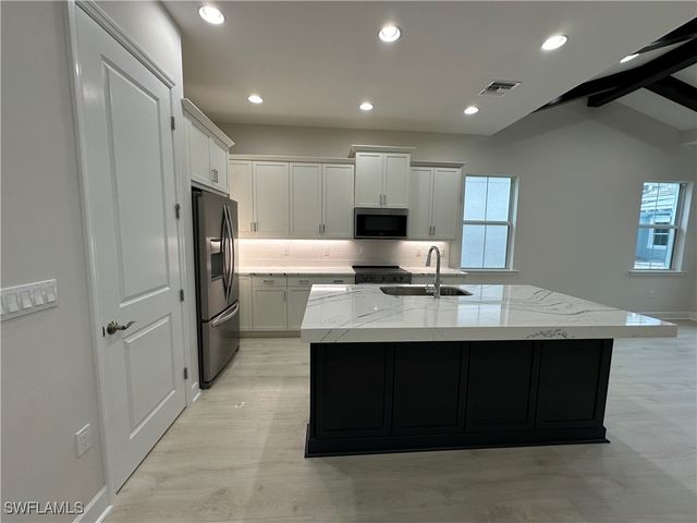 7255 Saona CT, Naples, FL 34113