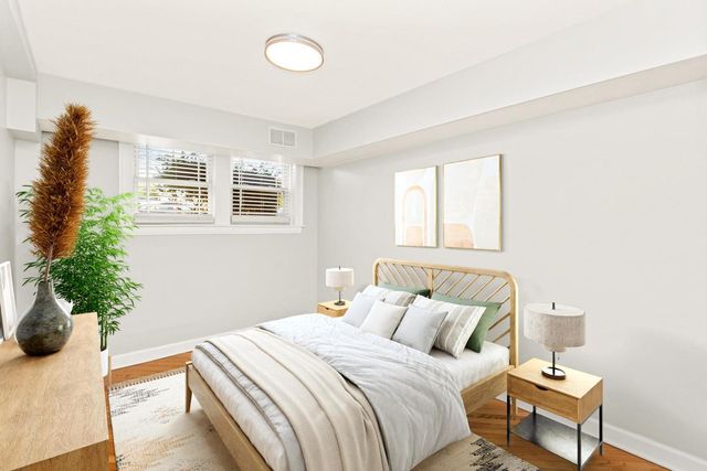 6353 W RAVEN Street 1F, Chicago, IL 60646