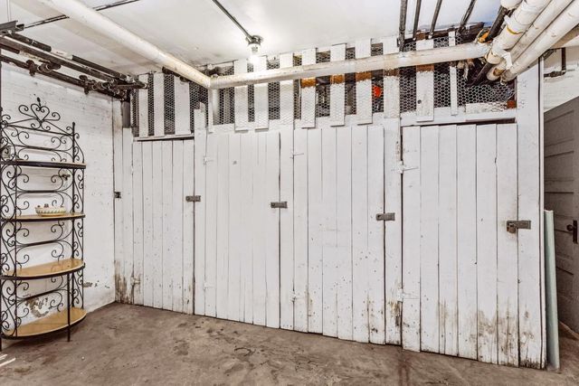 6353 W RAVEN Street 1F, Chicago, IL 60646