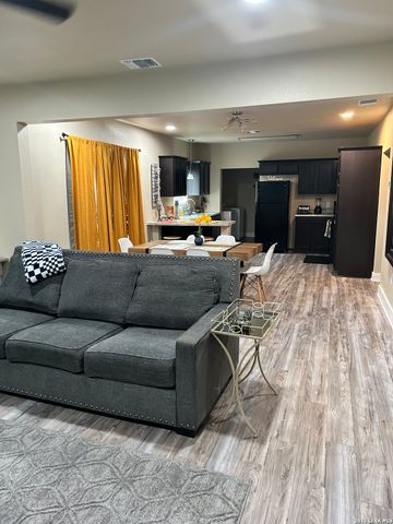 1611 Dawson, San Antonio, TX 78202