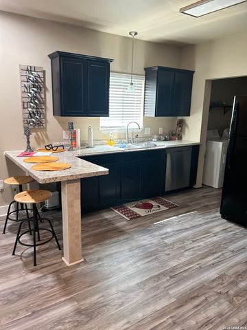 1611 Dawson, San Antonio, TX 78202
