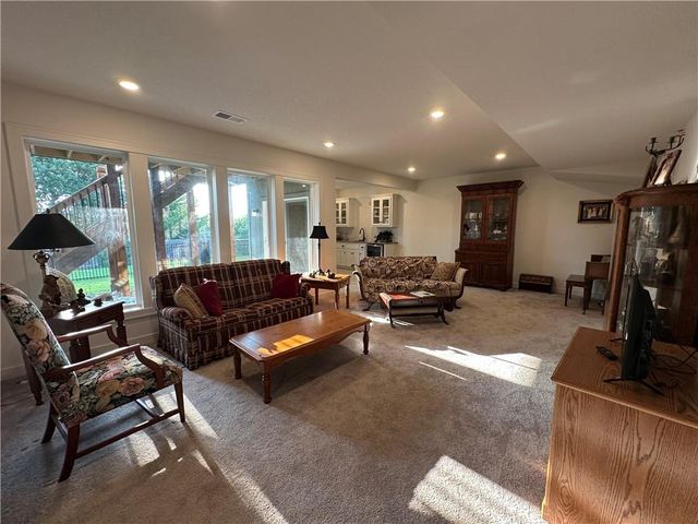 2938 SW Arboridge Drive, Lee's Summit, MO 64082