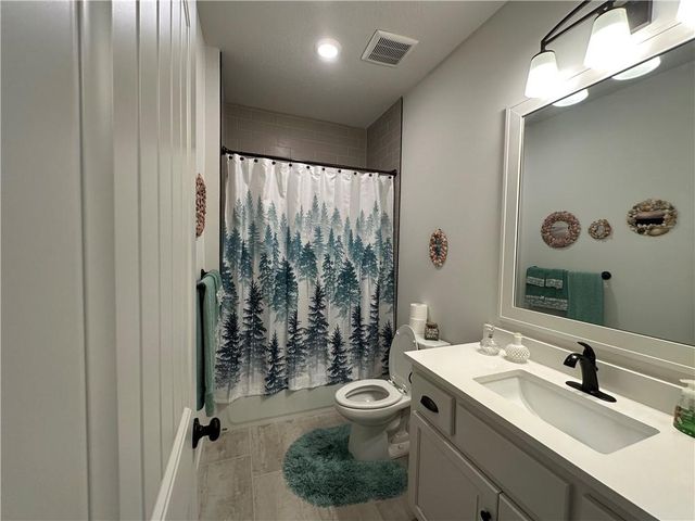 2938 SW Arboridge Drive, Lee's Summit, MO 64082
