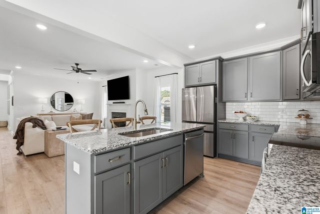 405 WISHFORD CIRCLE, Helena, AL 35080