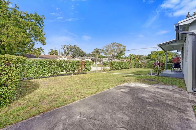 6470 Mcclellan St, Hollywood, FL 33024