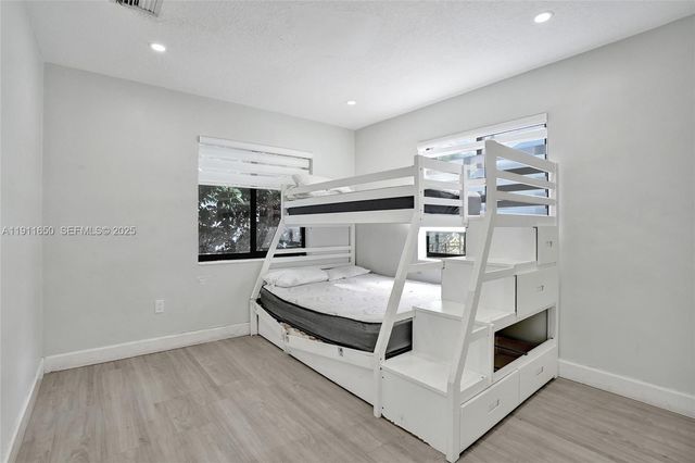 6470 Mcclellan St, Hollywood, FL 33024