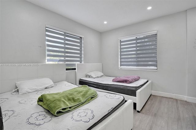 6470 Mcclellan St, Hollywood, FL 33024