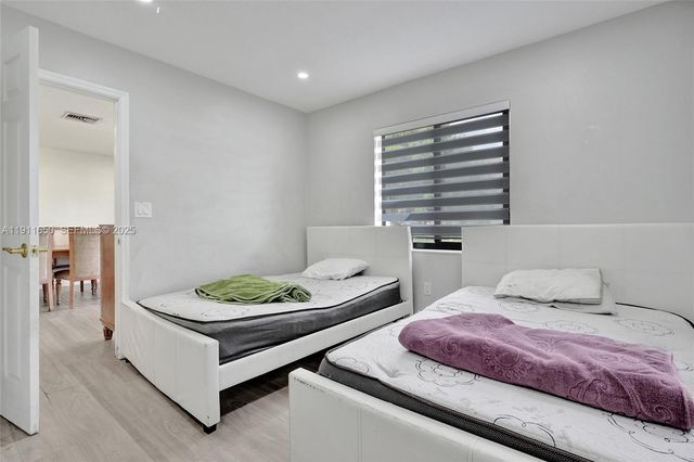 6470 Mcclellan St, Hollywood, FL 33024