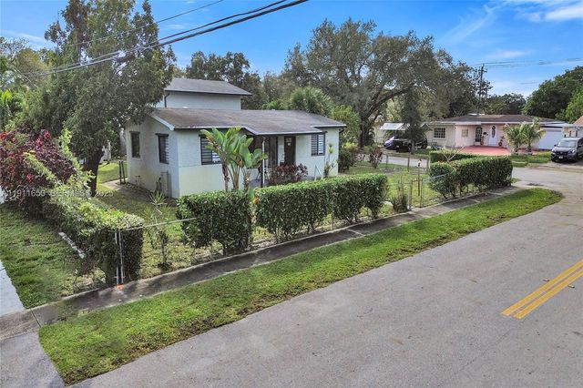 6470 Mcclellan St, Hollywood, FL 33024