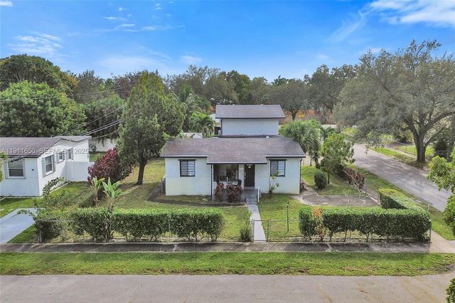 6470 Mcclellan St, Hollywood, FL 33024