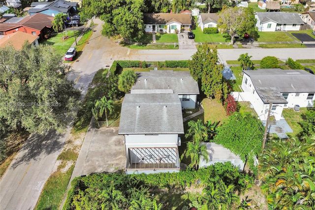 6470 Mcclellan St, Hollywood, FL 33024