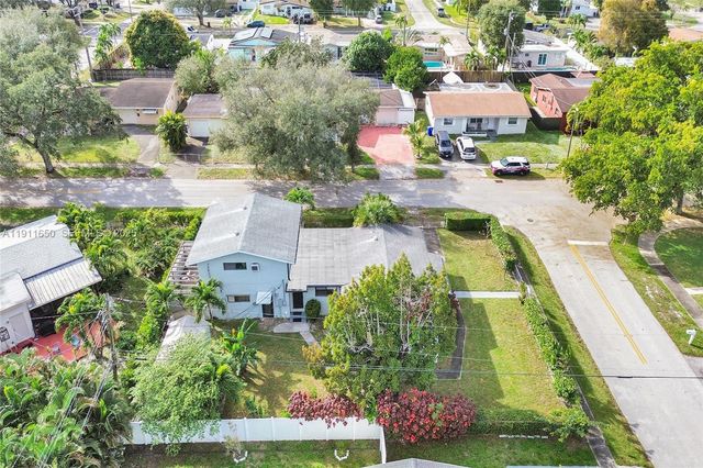 6470 Mcclellan St, Hollywood, FL 33024