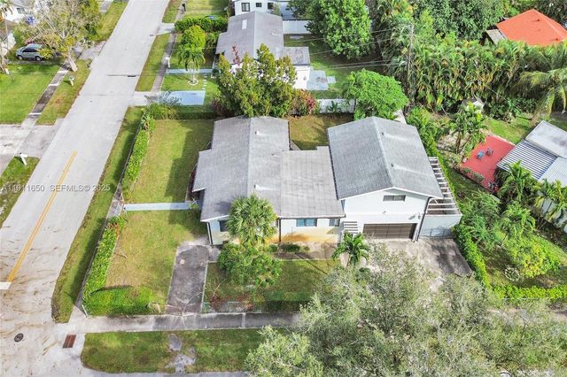 6470 Mcclellan St, Hollywood, FL 33024