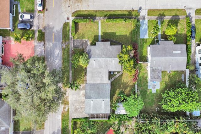 6470 Mcclellan St, Hollywood, FL 33024