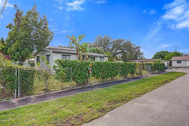 6470 Mcclellan St, Hollywood, FL 33024