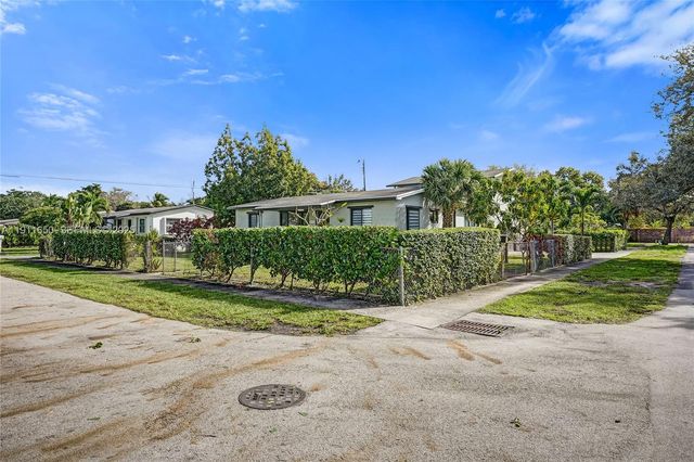 6470 Mcclellan St, Hollywood, FL 33024