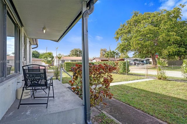 6470 Mcclellan St, Hollywood, FL 33024