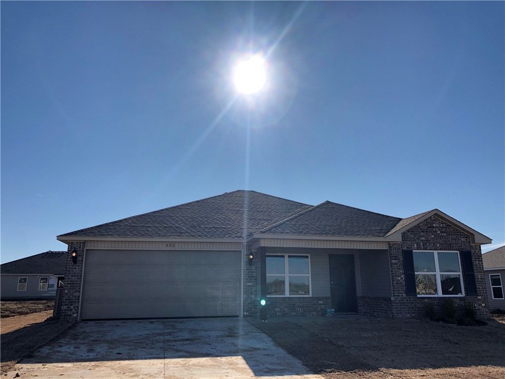 602 W Pittsfield, Siloam Springs, AR 72761