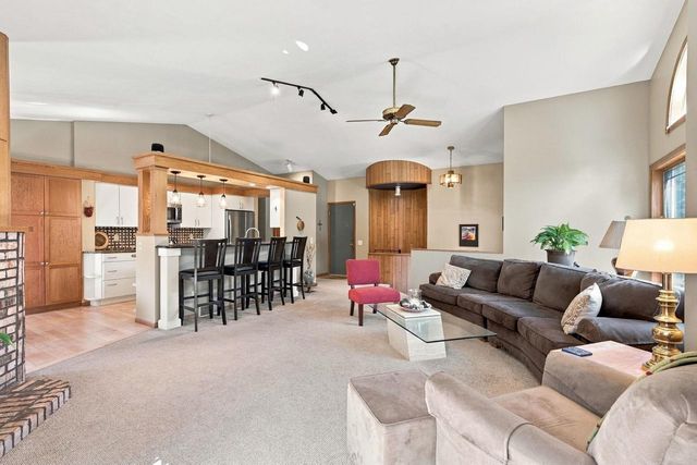 10 Apple Hill Circle, Madison, WI 53717