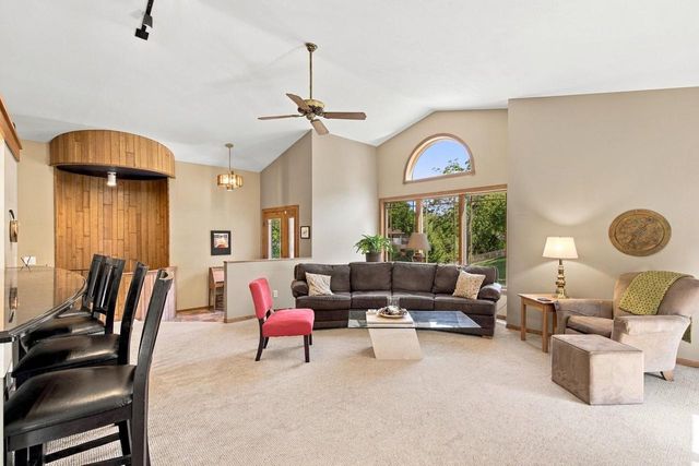 10 Apple Hill Circle, Madison, WI 53717