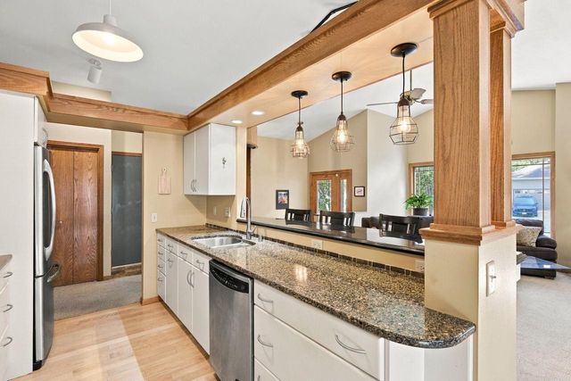 10 Apple Hill Circle, Madison, WI 53717