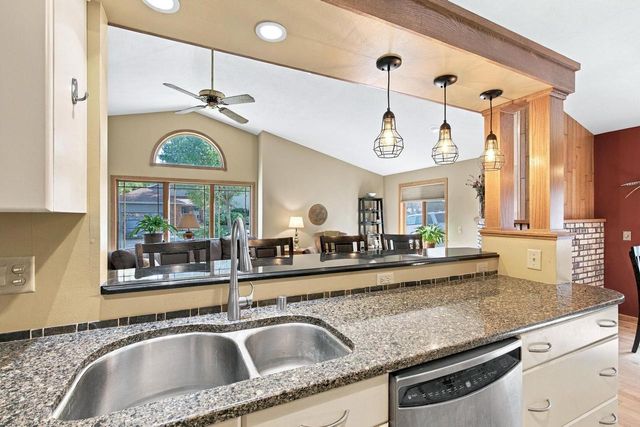10 Apple Hill Circle, Madison, WI 53717
