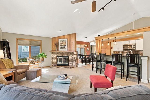 10 Apple Hill Circle, Madison, WI 53717