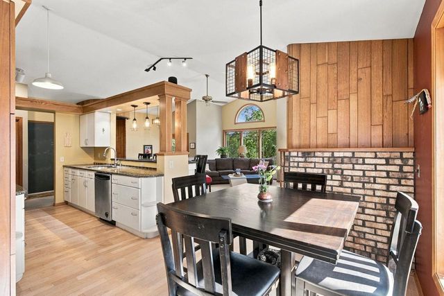 10 Apple Hill Circle, Madison, WI 53717