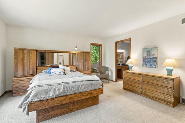 10 Apple Hill Circle, Madison, WI 53717