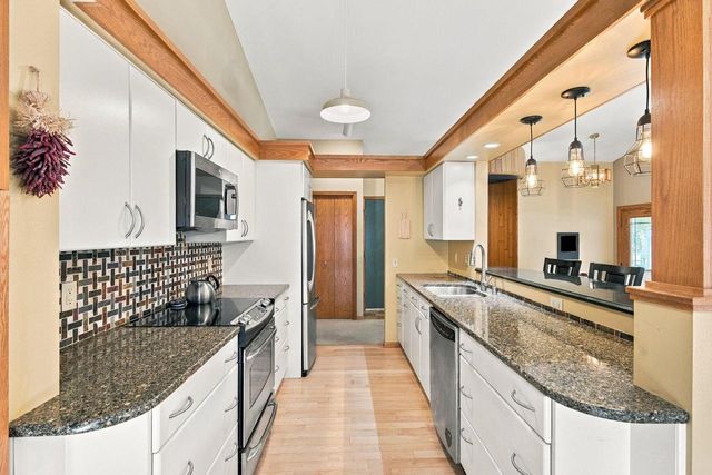 10 Apple Hill Circle, Madison, WI 53717