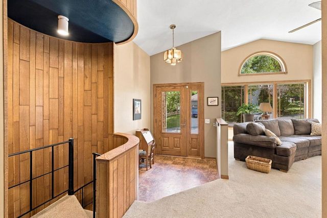10 Apple Hill Circle, Madison, WI 53717