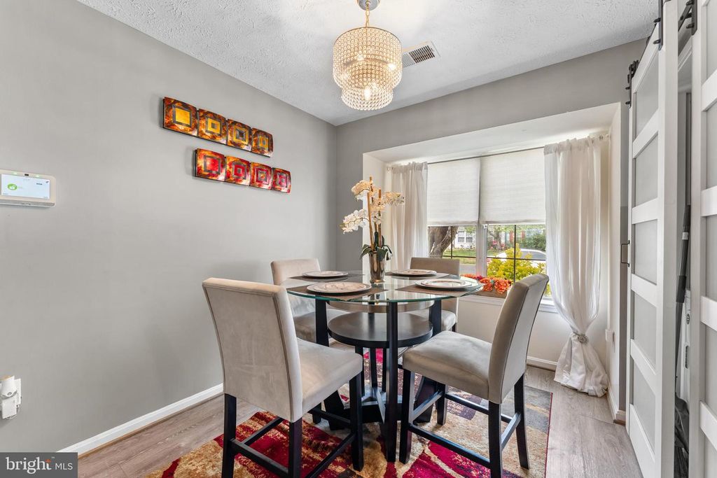 Image 10 of property listing at 6902 CARIBOU CT, Waldorf, MD 20603