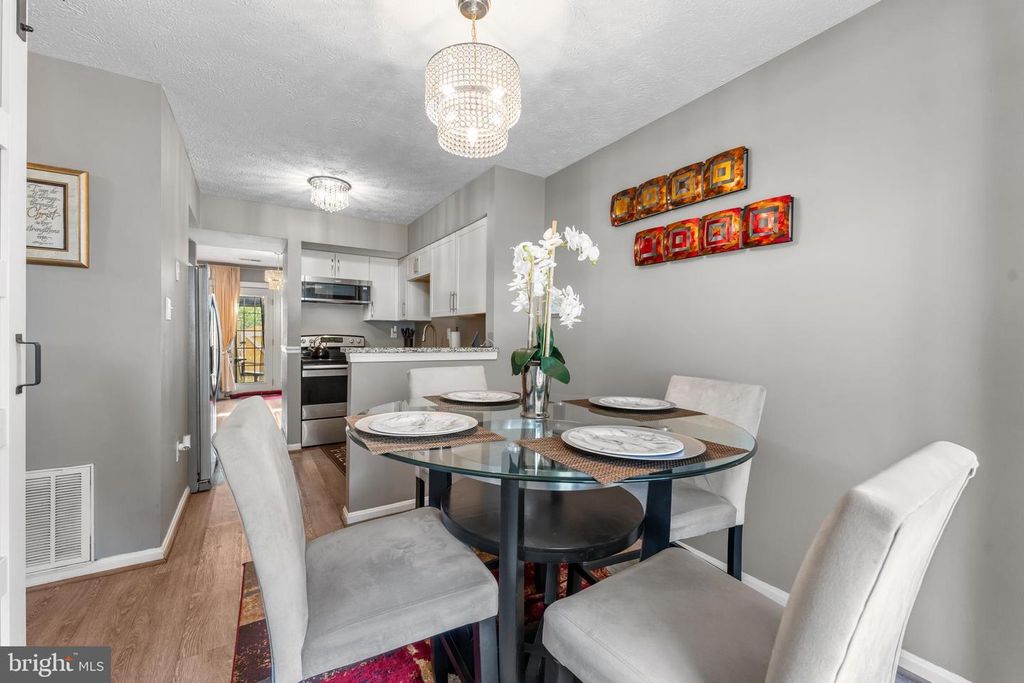 Image 11 of property listing at 6902 CARIBOU CT, Waldorf, MD 20603