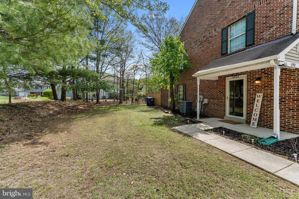 Image 5 of property listing at 6902 CARIBOU CT, Waldorf, MD 20603