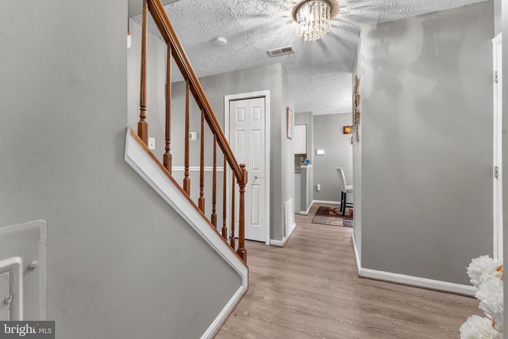 Image 6 of property listing at 6902 CARIBOU CT, Waldorf, MD 20603