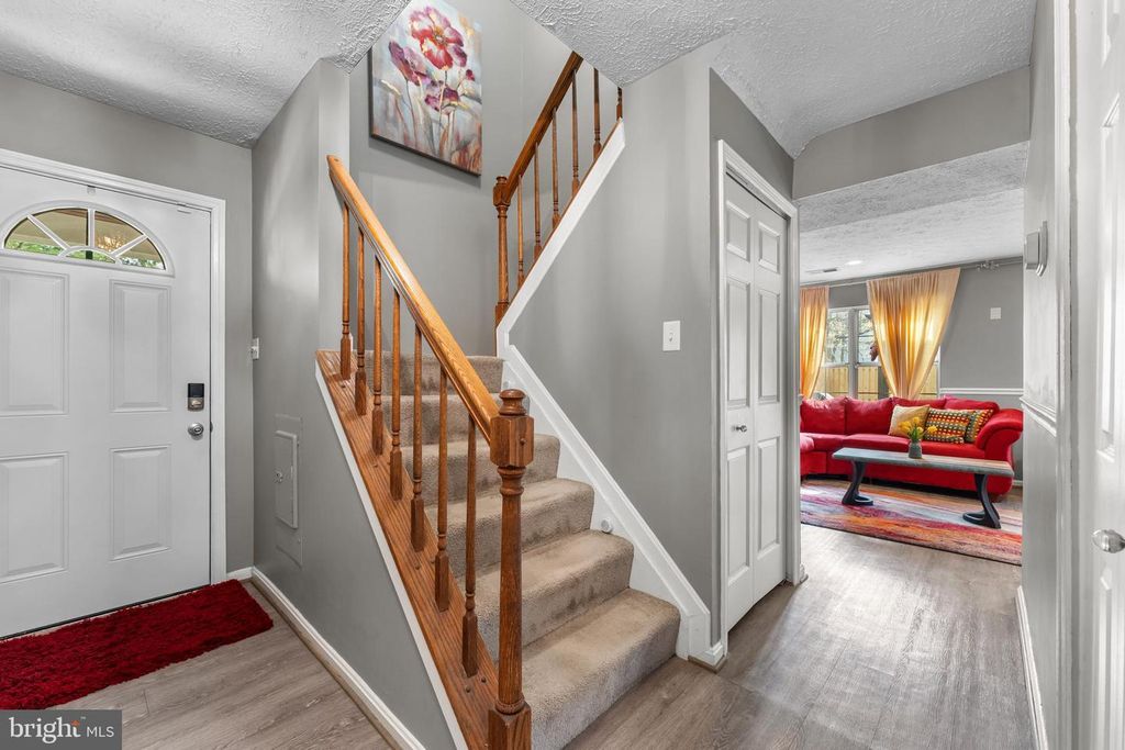 Image 7 of property listing at 6902 CARIBOU CT, Waldorf, MD 20603