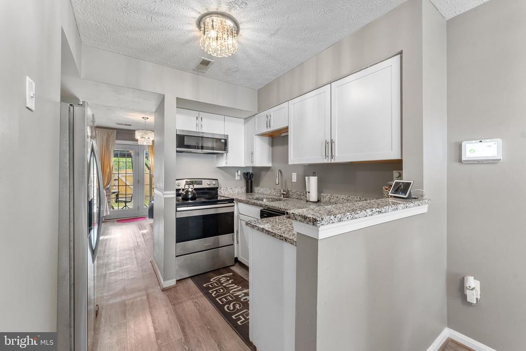 Image 8 of property listing at 6902 CARIBOU CT, Waldorf, MD 20603