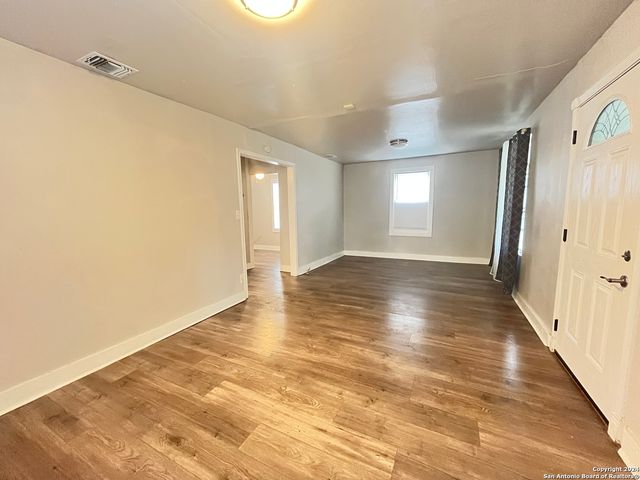 621 S ELMENDORF, San Antonio, TX 78207