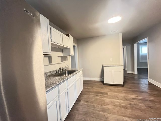 621 S ELMENDORF, San Antonio, TX 78207